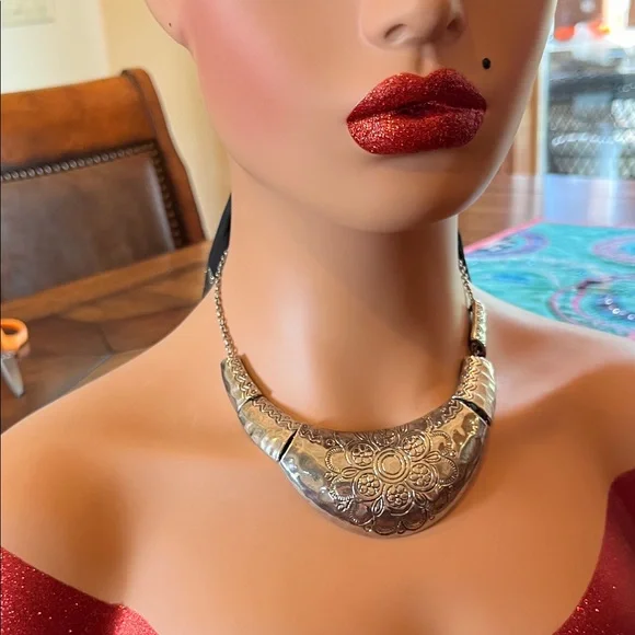 Chico's Silver Floral Engraved Necklace - Picture 3 of 11